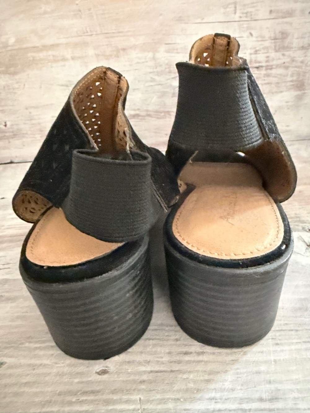 American Eagle Women’s Black Laser-Cut Slingback Block Heel Sandals - Picture 3 of 5